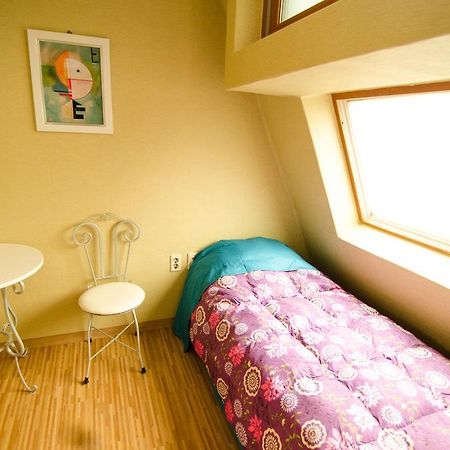 סיאול Kimchee Sinchon Guesthouse חדר תמונה